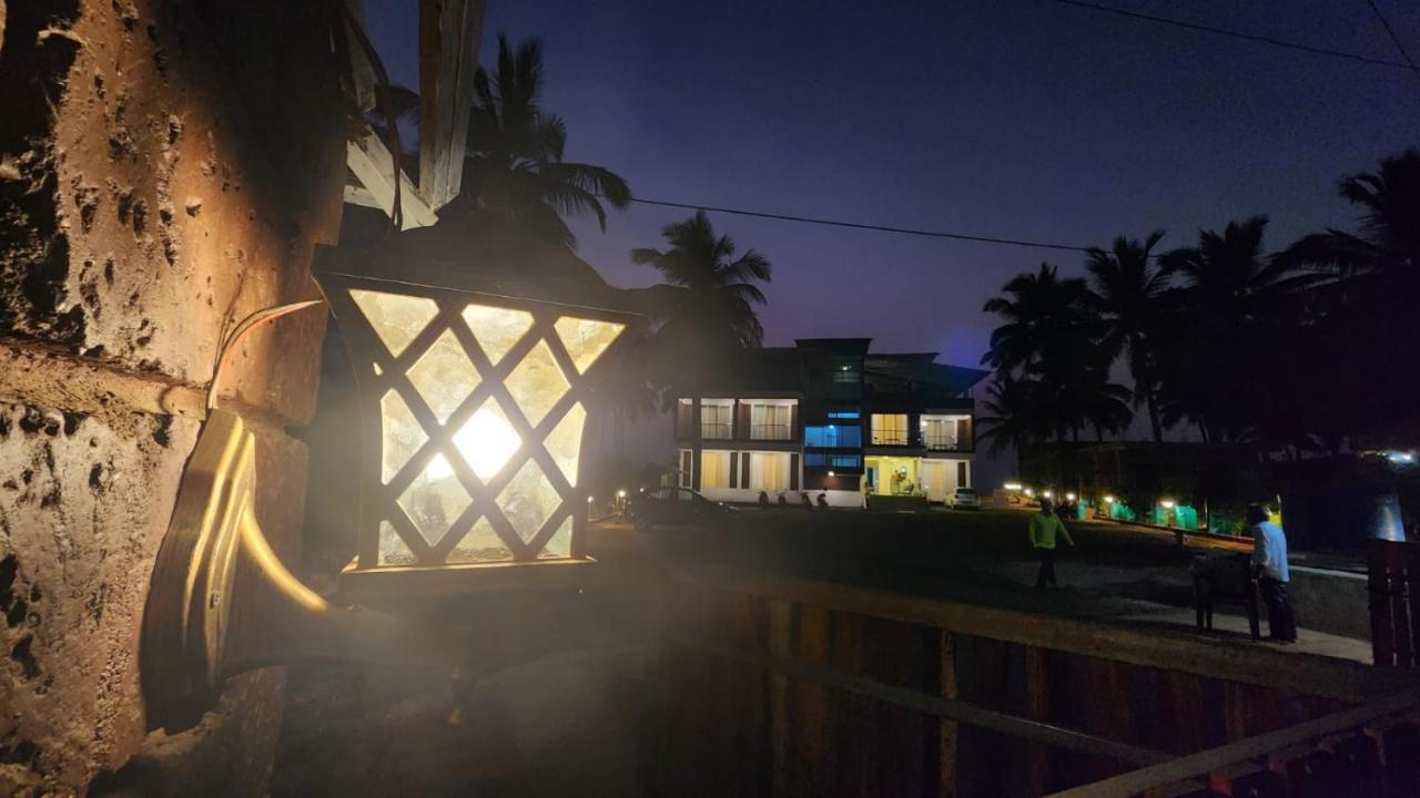 Coastal Bay Beach Resort Harnai 外观 照片