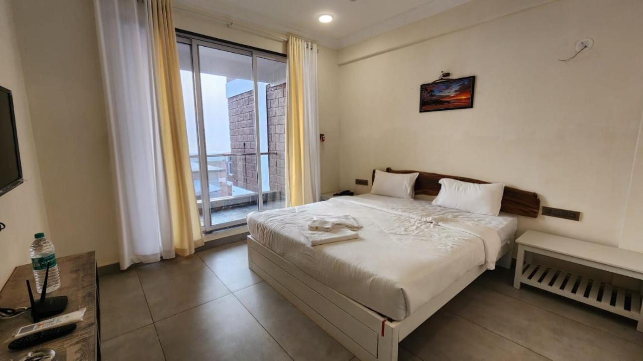 Coastal Bay Beach Resort Harnai 外观 照片