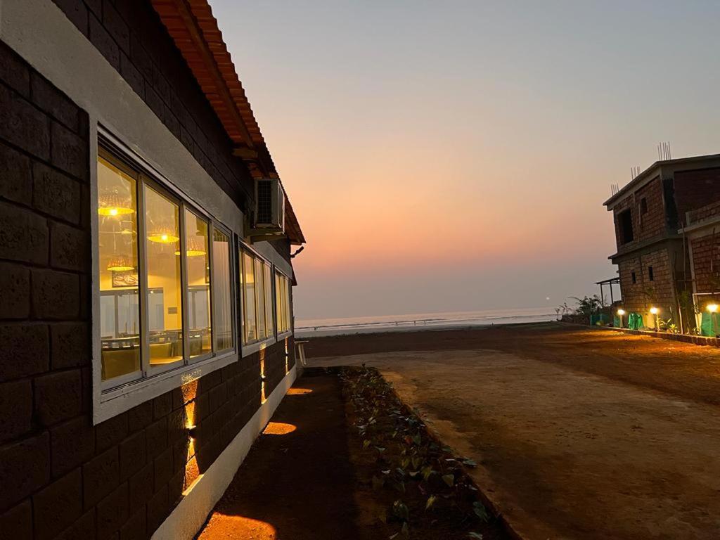 Coastal Bay Beach Resort Harnai 外观 照片