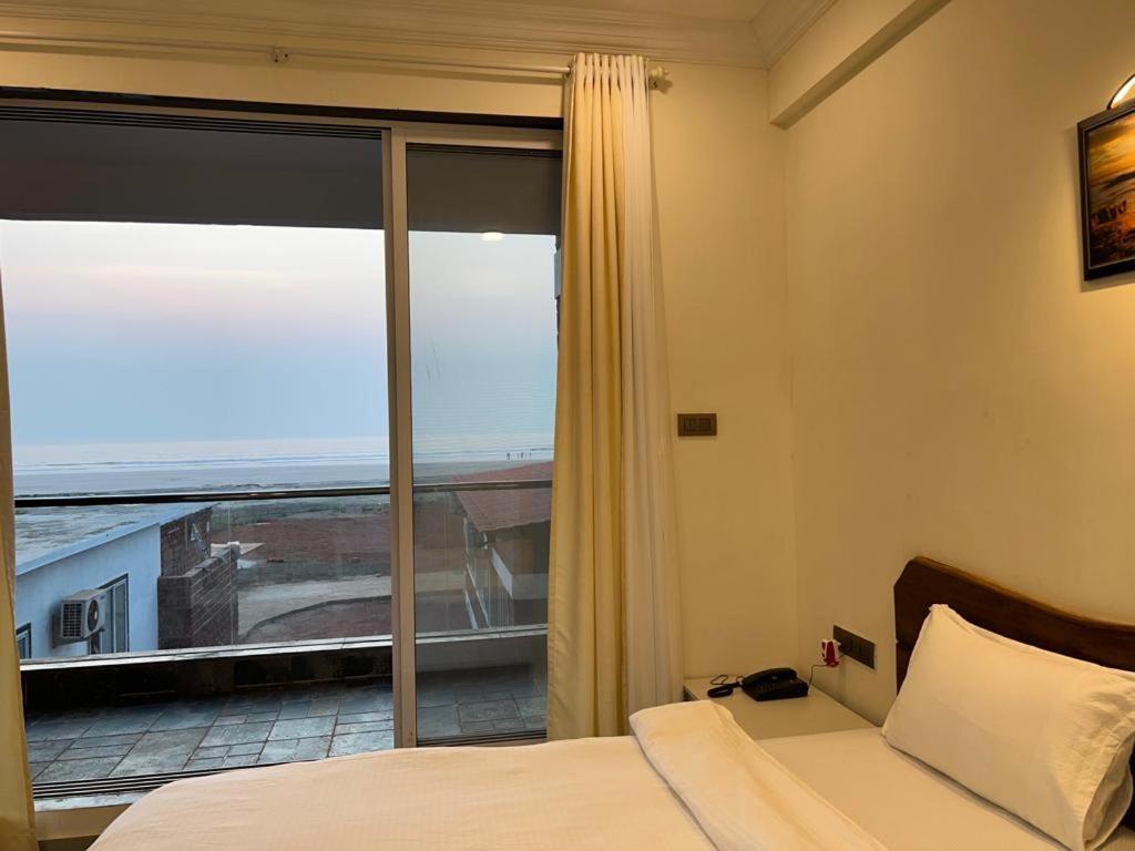 Coastal Bay Beach Resort Harnai 外观 照片
