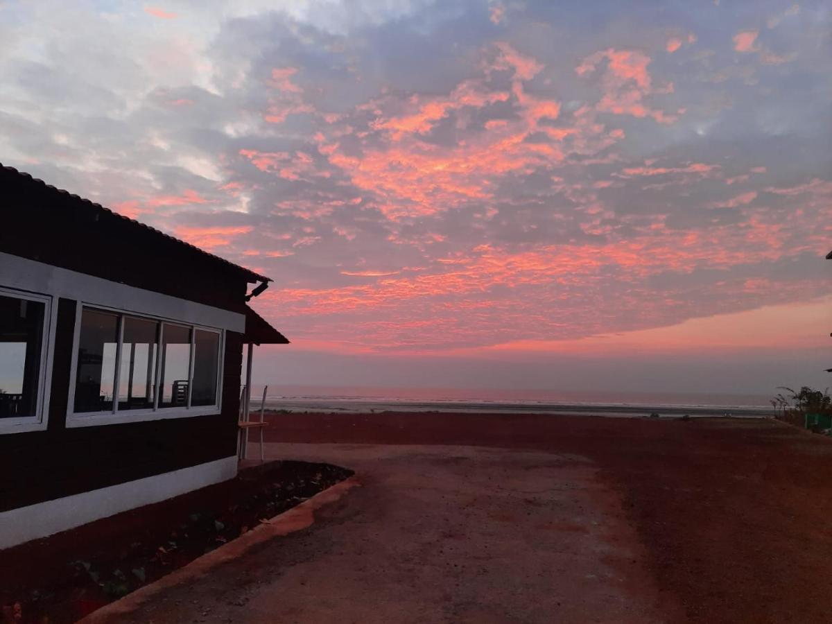 Coastal Bay Beach Resort Harnai 外观 照片